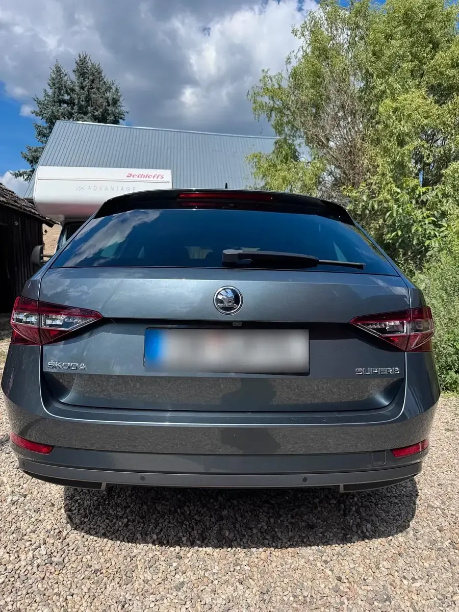 Gebraucht Skoda Superb LAURIN & KLEMENT 190 PS (139 kW) 2016 Grau Kombi