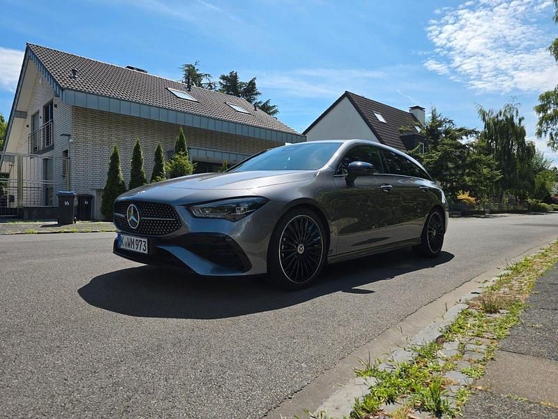 Grau Gebraucht 2023 Mercedes CLA200 AMG line Kombi | 31.500 € (Fairer Preis) - Bild 1/4