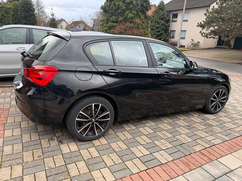 Gebraucht BMW 116 109 PS (80 kW) 2018 Schwarz Kleinwagen