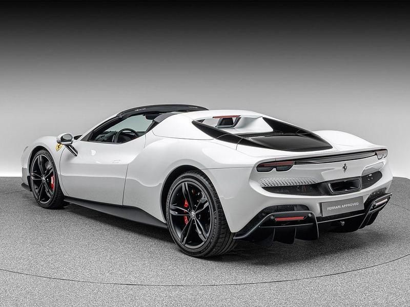 Gebraucht Ferrari 296 825 PS (606 kW) 2025 Weiß Cabrio