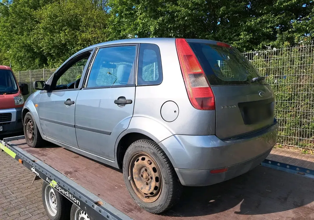 Gebraucht Ford Fiesta 60 PS (44 kW) 2002 Grau Kleinwagen