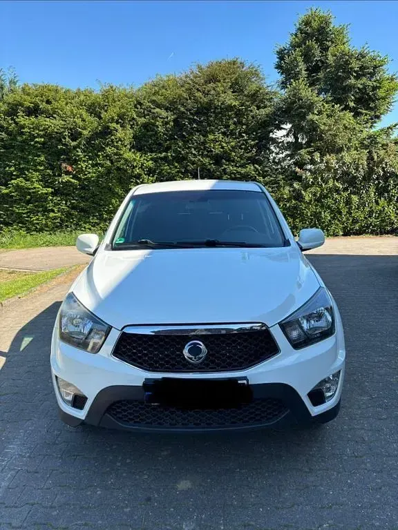 Gebraucht SsangYong Actyon 155 PS (114 kW) 2015 Weiß Pickup