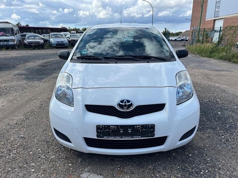 Weiß Gebraucht 2010 Toyota Yaris Cool Kleinwagen | 2.500 € (Fairer Preis) - Bild 1/4