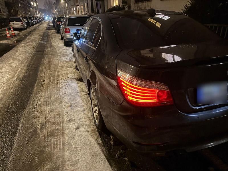 Gebraucht BMW 523 Advantage 190 PS (139 kW) 2009 Schwarz Limousine