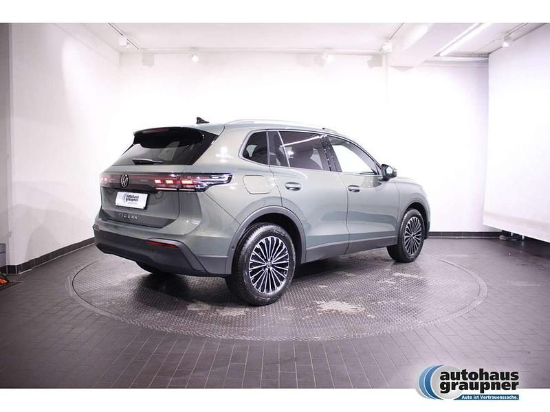 Gebraucht VW Tiguan Goal 150 PS (110 kW) 2025 Grün / cipressino grün SUV
