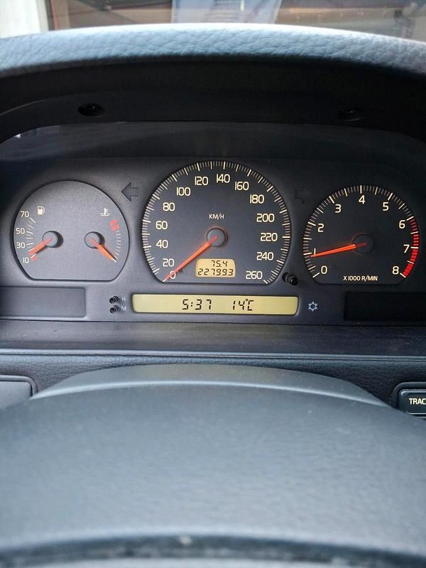 Silber Gebraucht 1997 Volvo V70 Kombi | 4.600 € - Bild 1/4
