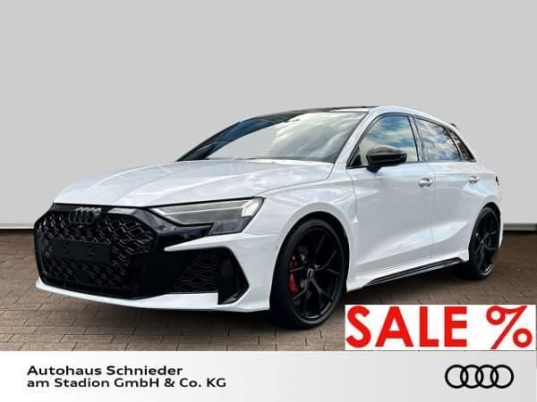 Weiß (arkonaweiß) Neu 2025 Audi RS3 Sportback Comfort Kleinwagen | 84.324 € - Bild 1/4