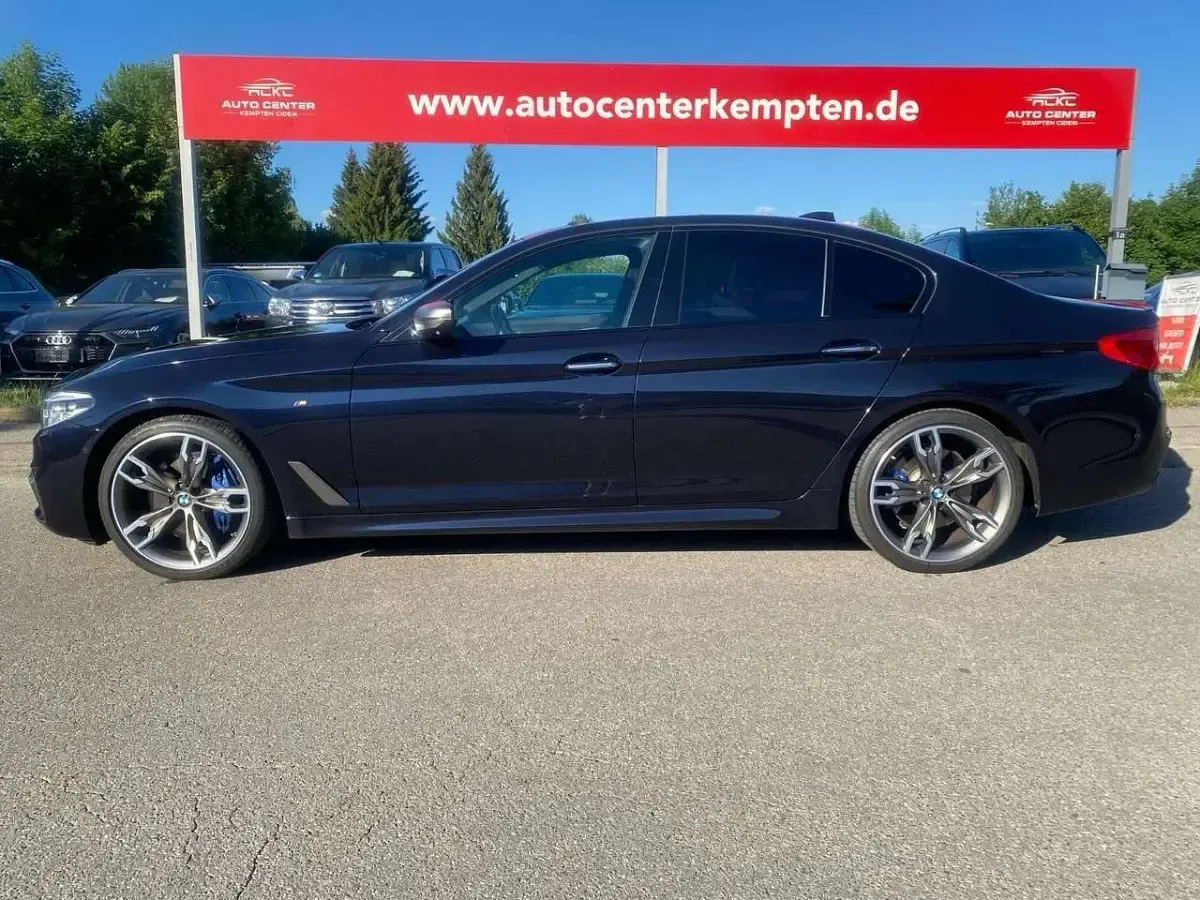 Gebraucht BMW 550 400 PS (294 kW) 2018 Carbonschwarz Limousine