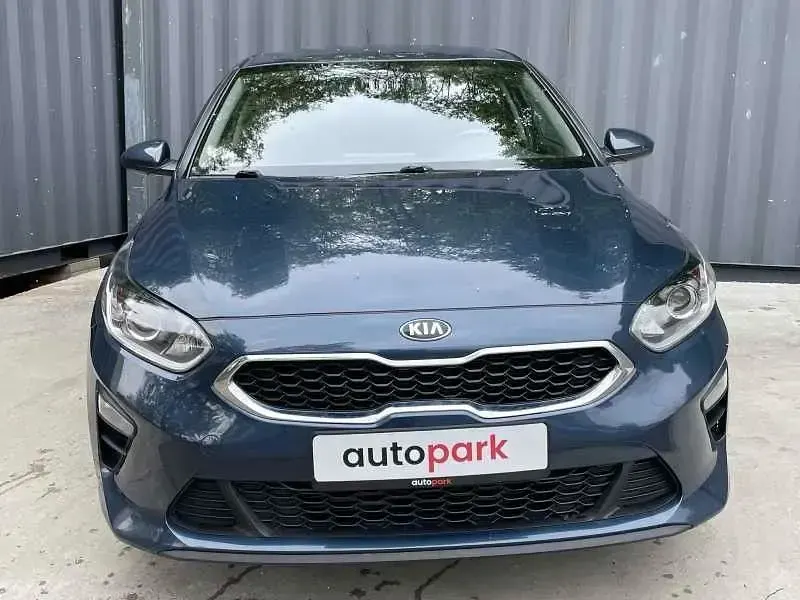 Używany Kia Ceed LX 120 KM (88 kW) 2020 Niebieski Hatchback