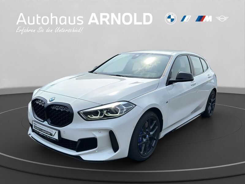 Alpinweiß uni Gebraucht 2024 BMW M135 Sport Line Kleinwagen | 40.320 € (Fairer Preis) - Bild 1/4