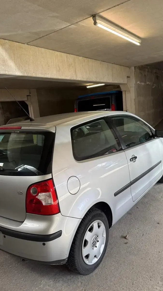 Gebraucht VW Polo Basis 75 PS (55 kW) 2004 Silber Kleinwagen