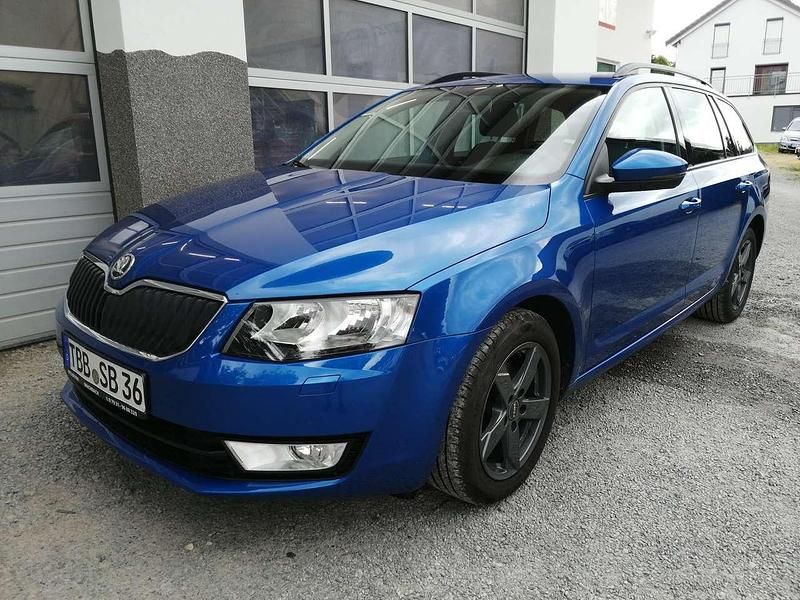 Modra race/race blue Gebraucht 2016 Skoda Octavia Ambition Kombi | 10.190 € (Fairer Preis) - Bild 1/4