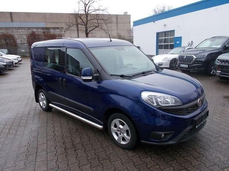 Gebraucht Fiat Doblò 95 PS (69 kW) 2017 Blau Van / Kleinbus
