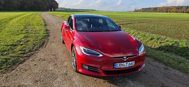 Rot Gebraucht 2017 Tesla Model S Kleinwagen | 22.999 € (Fairer Preis) - Bild 1/4
