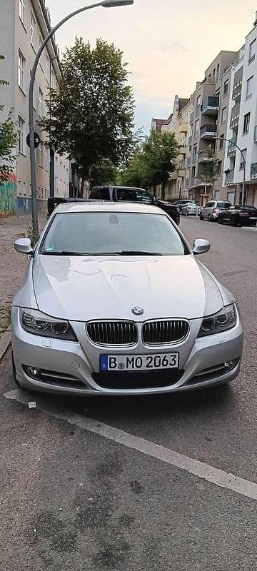 Grau Gebraucht 2012 BMW 316 Lifestyle Limousine | 7.900 € (Fairer Preis) - Bild 1/4