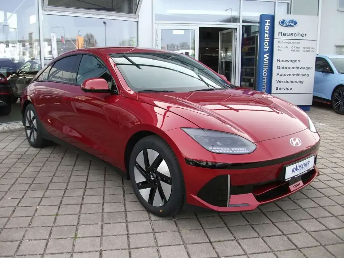 Gebraucht Hyundai Ioniq Techniq 111 kW (151 PS) 2024 Ultimate red Kleinwagen
