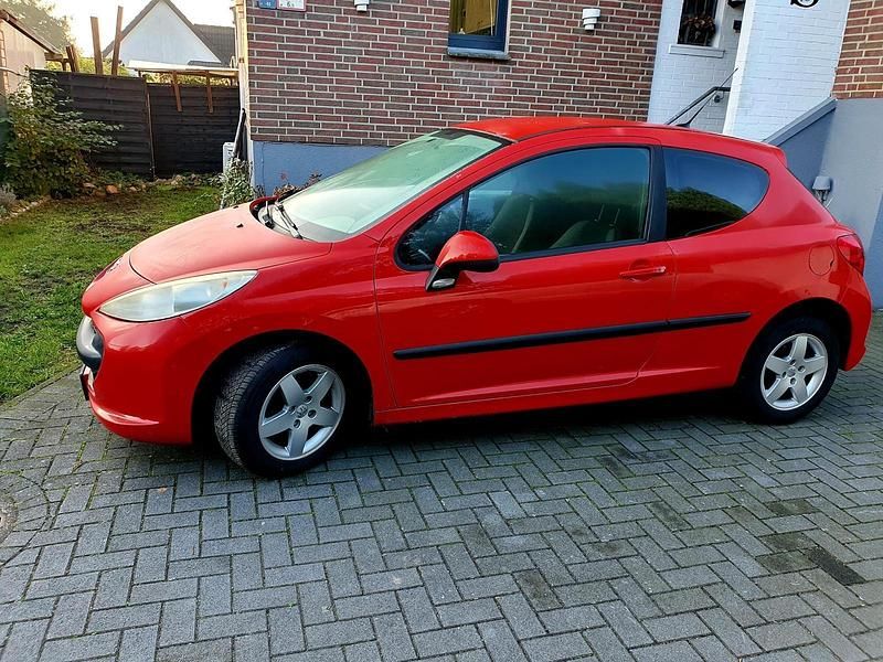 Rot Gebraucht 2008 Peugeot 207 Kleinwagen | 950 € (Superpreis) - Bild 1/4