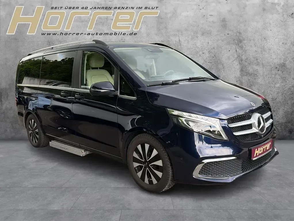 Gebraucht Mercedes V250 Avantgarde 193 PS (141 kW) 2021 Cavansitblau metallic Van / Kleinbus