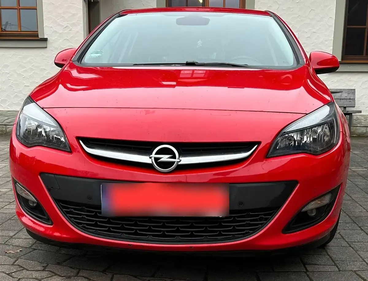 Używany Opel Astra 120 KM (88 kW) 2015 Czerwony Sedan/Limuzyna
