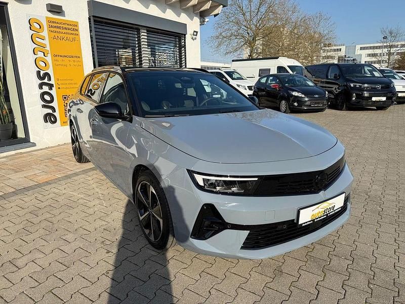 Neu Opel Astra 131 PS (96 kW) 2025 Grafik grau / dach schwarz Kombi