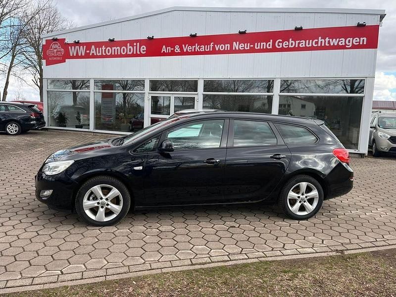 Gebraucht Opel Astra Edition 125 PS (91 kW) 2011 Schwarz Kombi