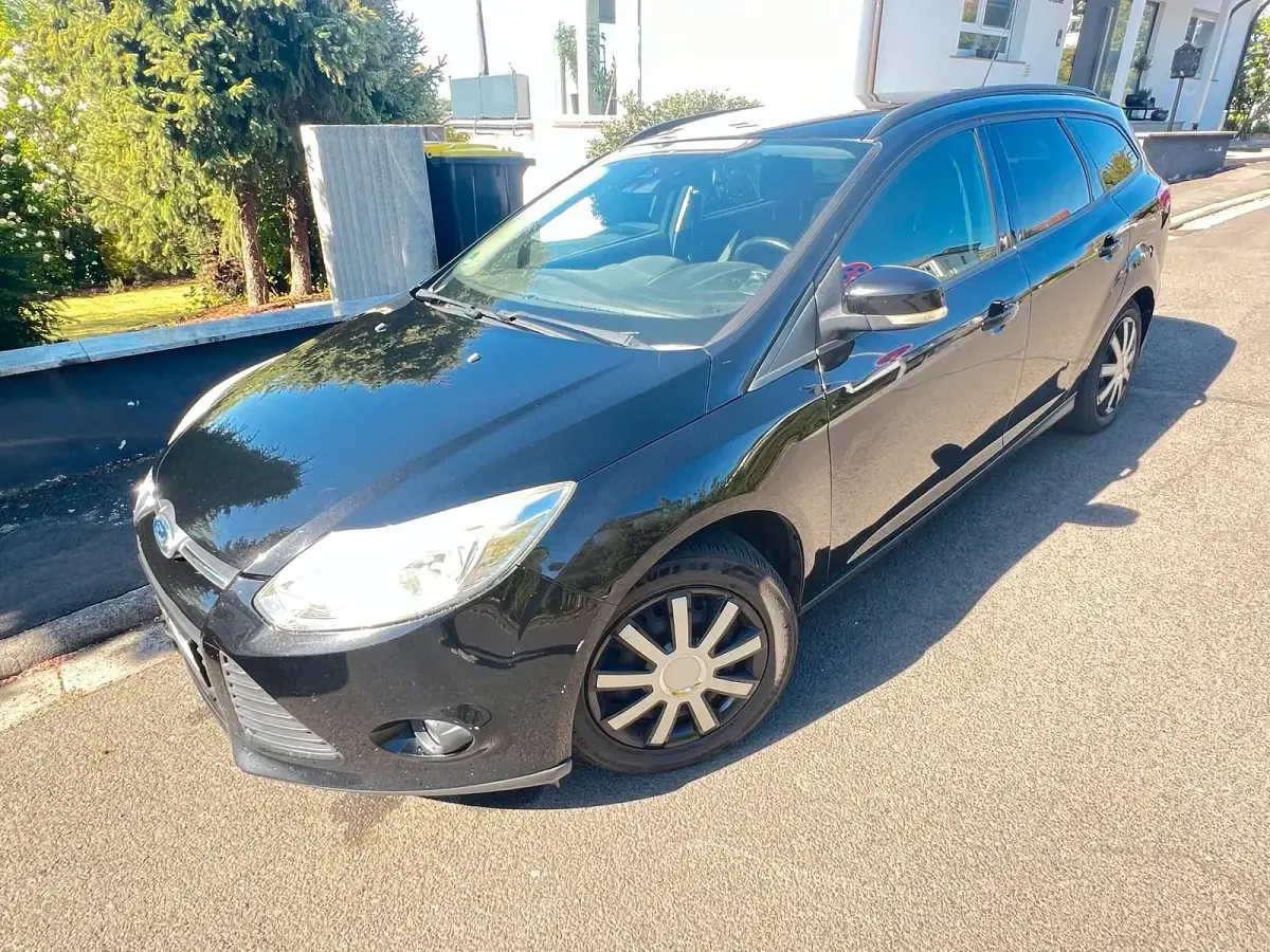 Używany Ford Focus 105 KM (77 kW) 2011 Czarny Kombi