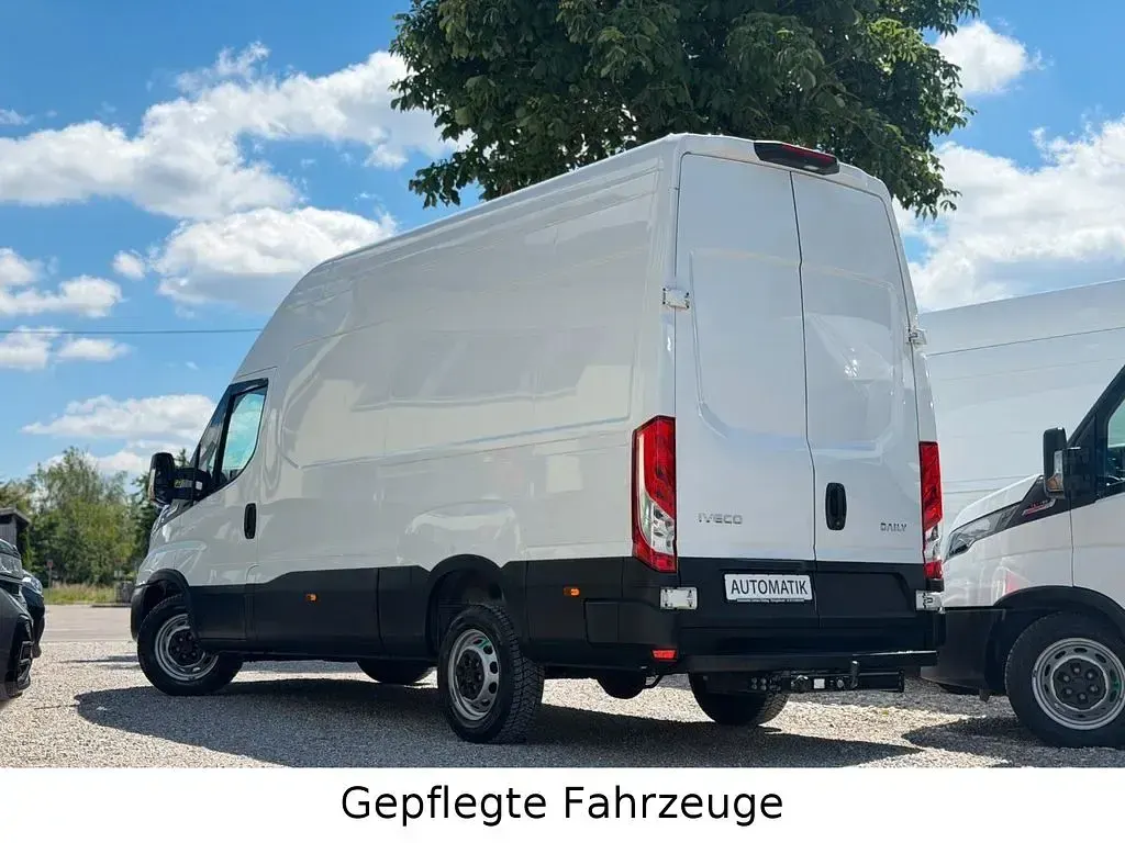 Gebraucht Iveco Daily 177 PS (130 kW) 2025 Weiß Van / Kleinbus