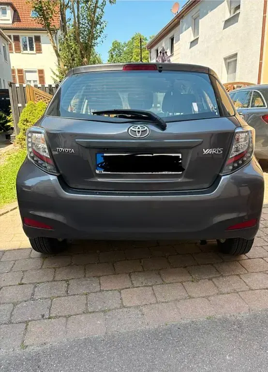 Gebraucht Toyota Yaris Life 99 PS (72 kW) 2014 Grau Kleinwagen
