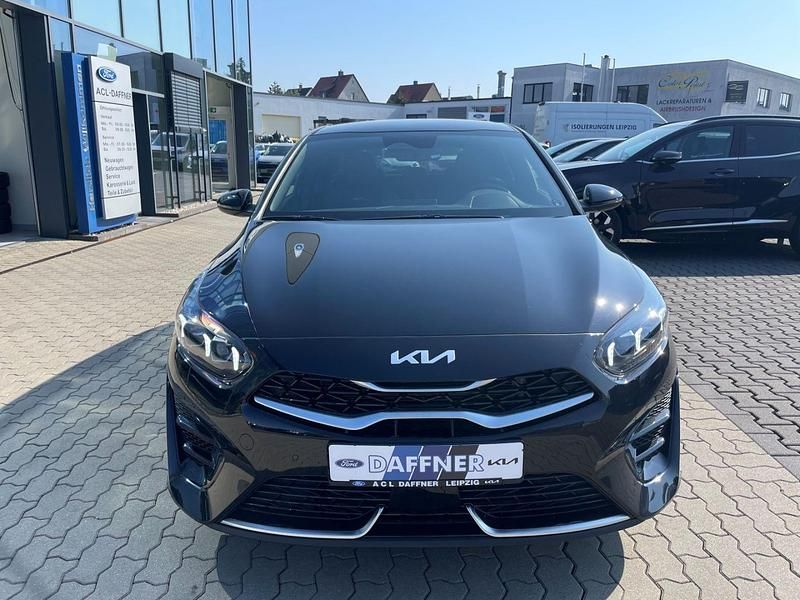 Neu Kia Ceed GT GT-Line 140 PS (102 kW) 2025 Schwarz Limousine