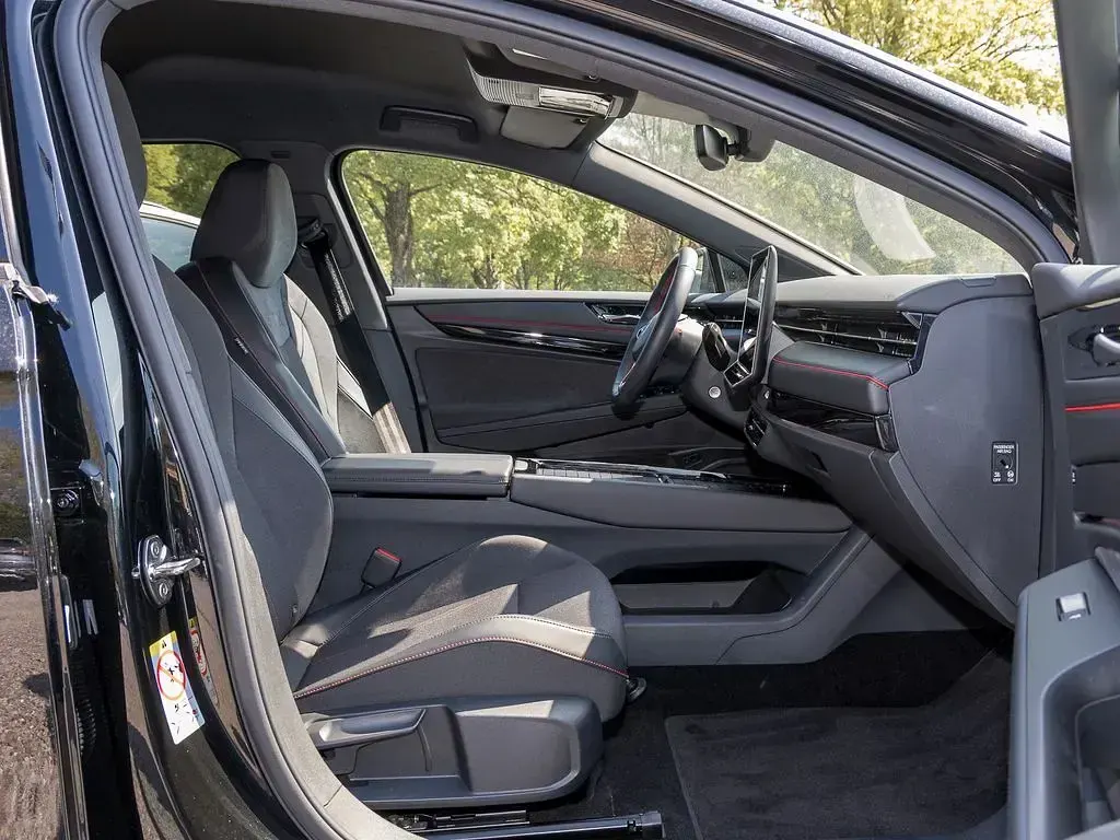 Gebraucht VW ID.7 GTX 250 kW (340 PS) 2025 Grenadillschwarz metallic Limousine