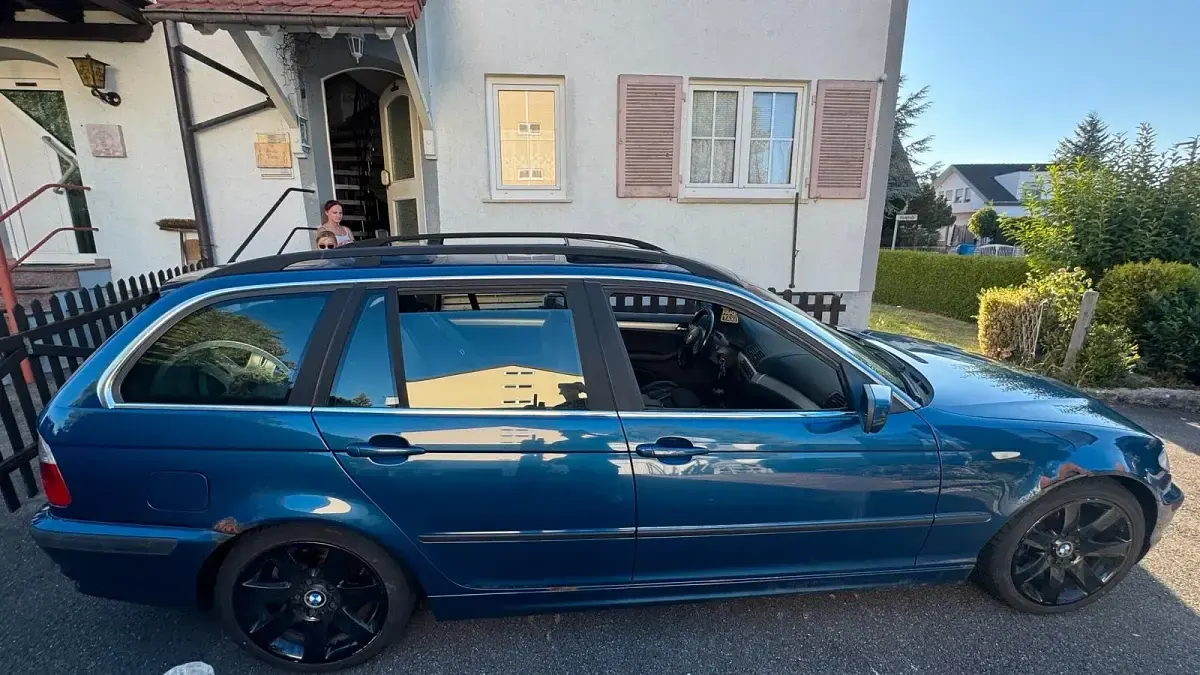 Gebraucht BMW 320 170 PS (125 kW) 2002 Blau Kombi