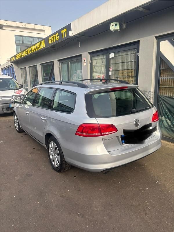 Gebraucht VW Passat 122 PS (89 kW) 2011 Grau Kombi