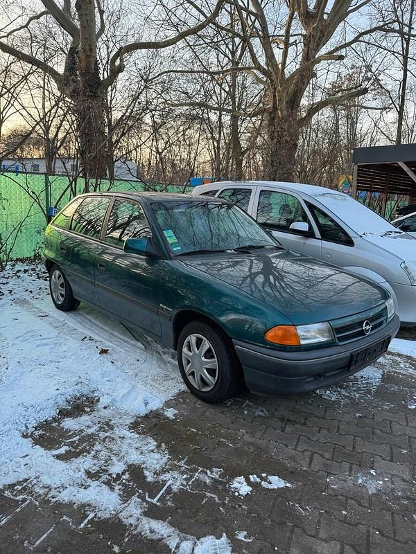 Gebraucht Opel Astra 58 PS (42 kW) 1994 Grün Kleinwagen