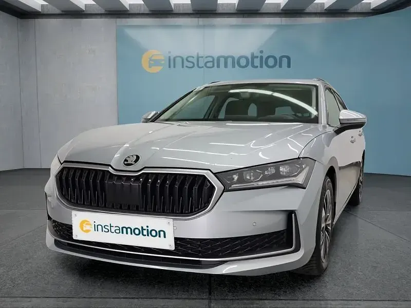 Gebraucht Skoda Superb 150 PS (110 kW) 2025 Silber Kombi