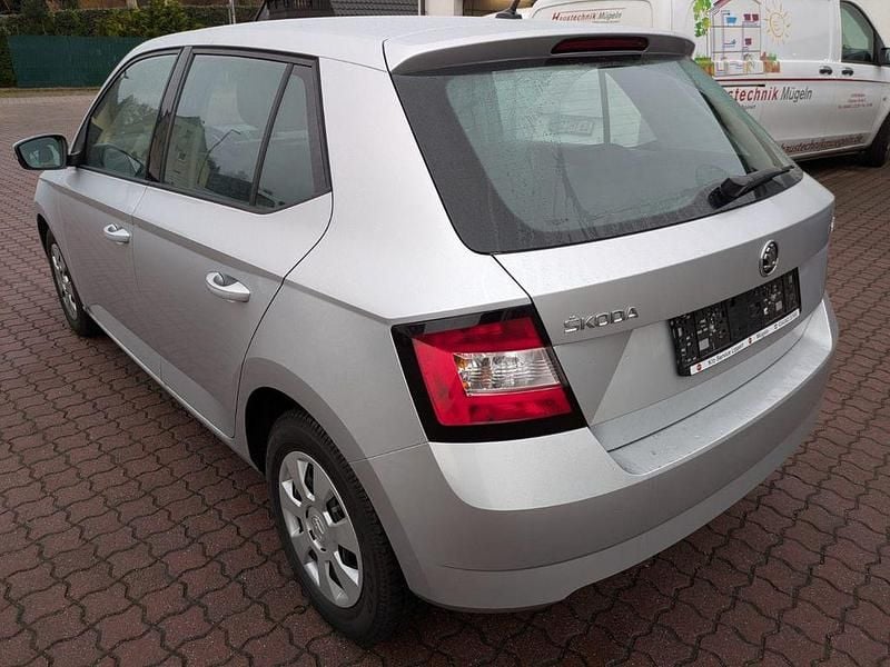 Gebraucht Skoda Fabia Active 60 PS (44 kW) 2016 Silber Limousine
