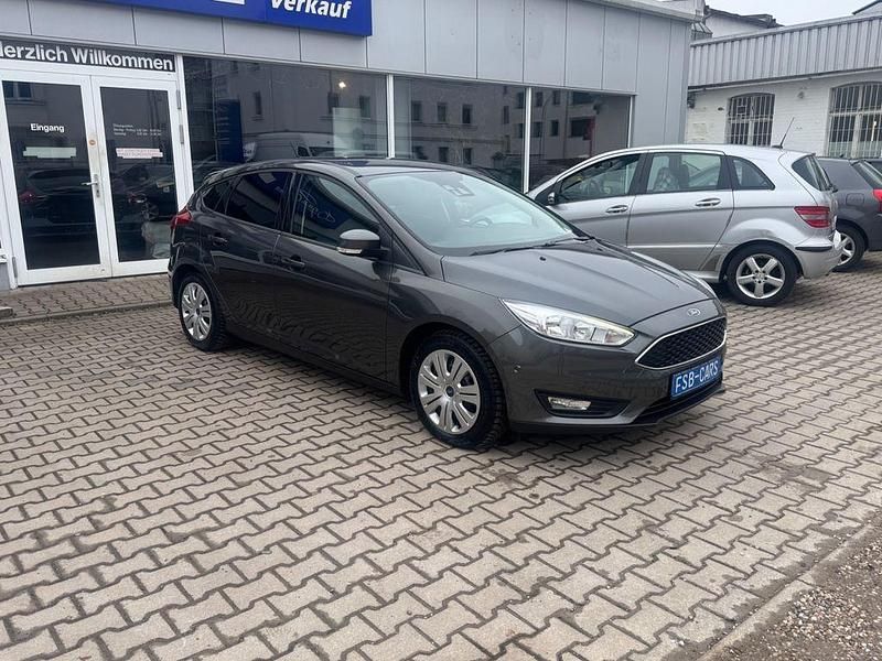 Gebraucht Ford Focus Business Edition 125 PS (91 kW) 2017 Grau Limousine
