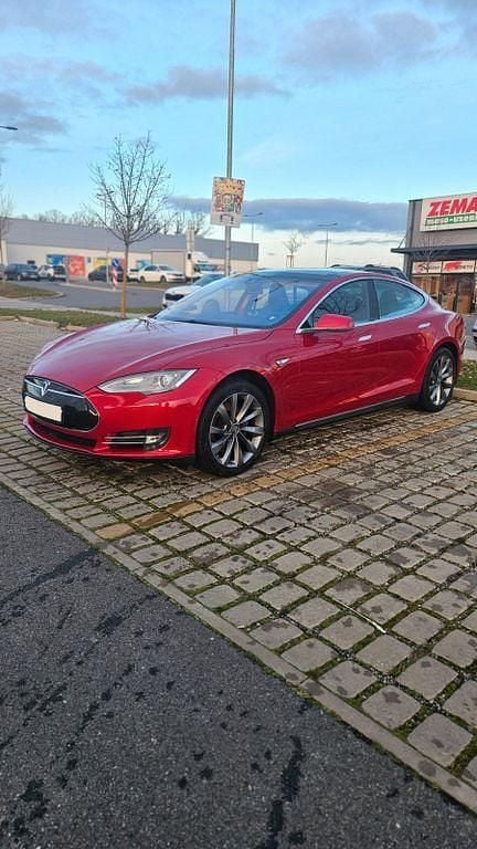Rot Gebraucht 2015 Tesla Model S Kleinwagen | 19.100 € (Guter Preis) - Bild 1/4