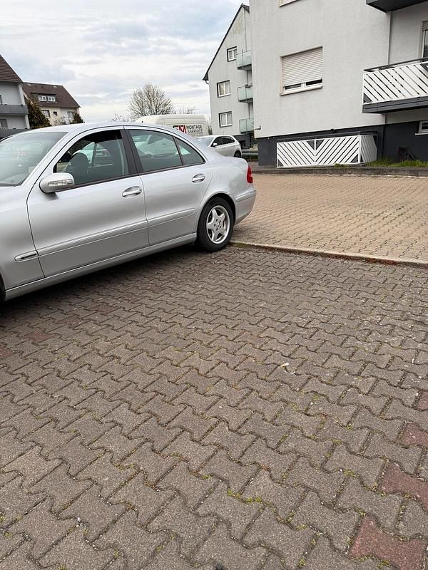 Second-hand Mercedes E240 177 CP (130 kW) 2002 Argintiu Berlinǎ