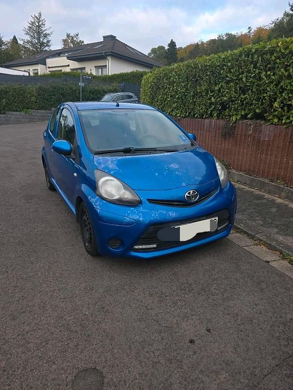 Blau Gebraucht 2012 Toyota Aygo Cool Kleinwagen | 2.200 € (Guter Preis) - Bild 1/4