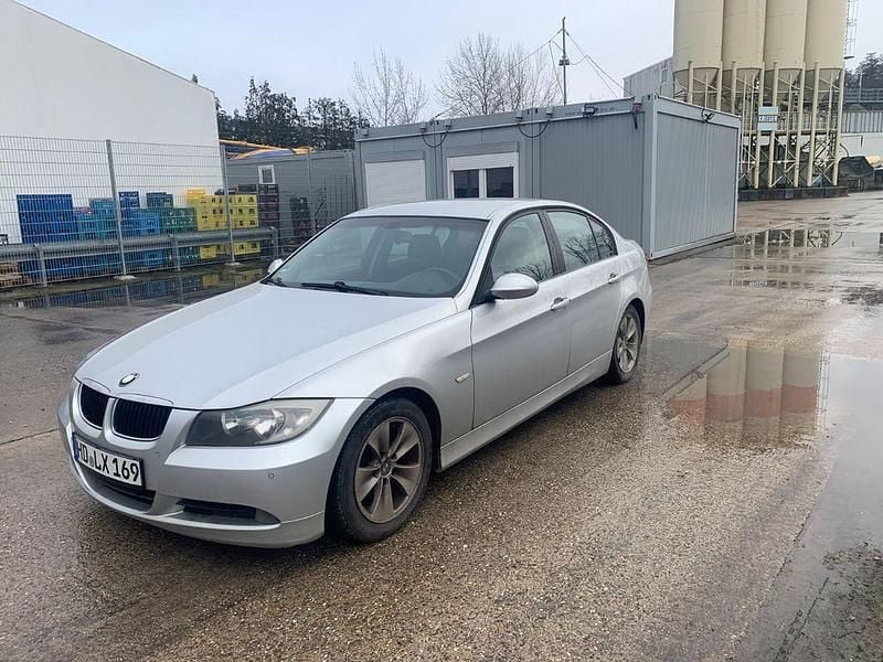 Gebraucht BMW 320 150 PS (110 kW) 2005 Silber Limousine
