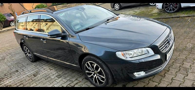 Grau Gebraucht 2015 Volvo V70 Kombi | 9.990 € (Fairer Preis) - Bild 1/4