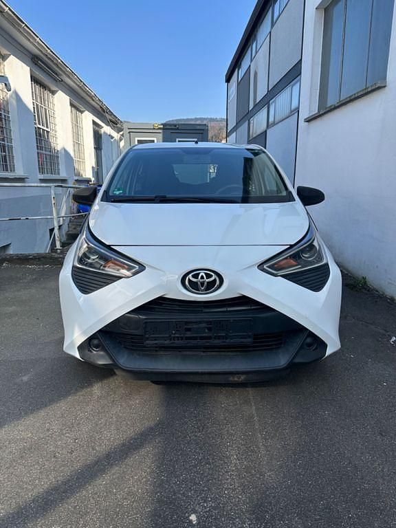 Gebraucht Toyota Aygo 72 PS (52 kW) 2019 Weiß Kleinwagen