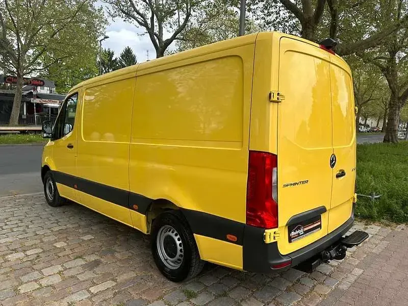 Używany Mercedes Sprinter 170 KM (125 kW) 2021 Żółty Van