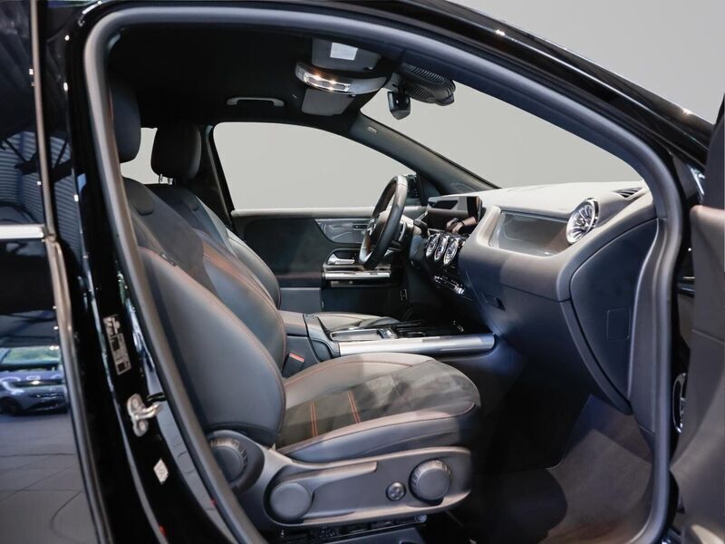 Gebraucht Mercedes GLA200 AMG line 163 PS (119 kW) 2024 Schwarz SUV