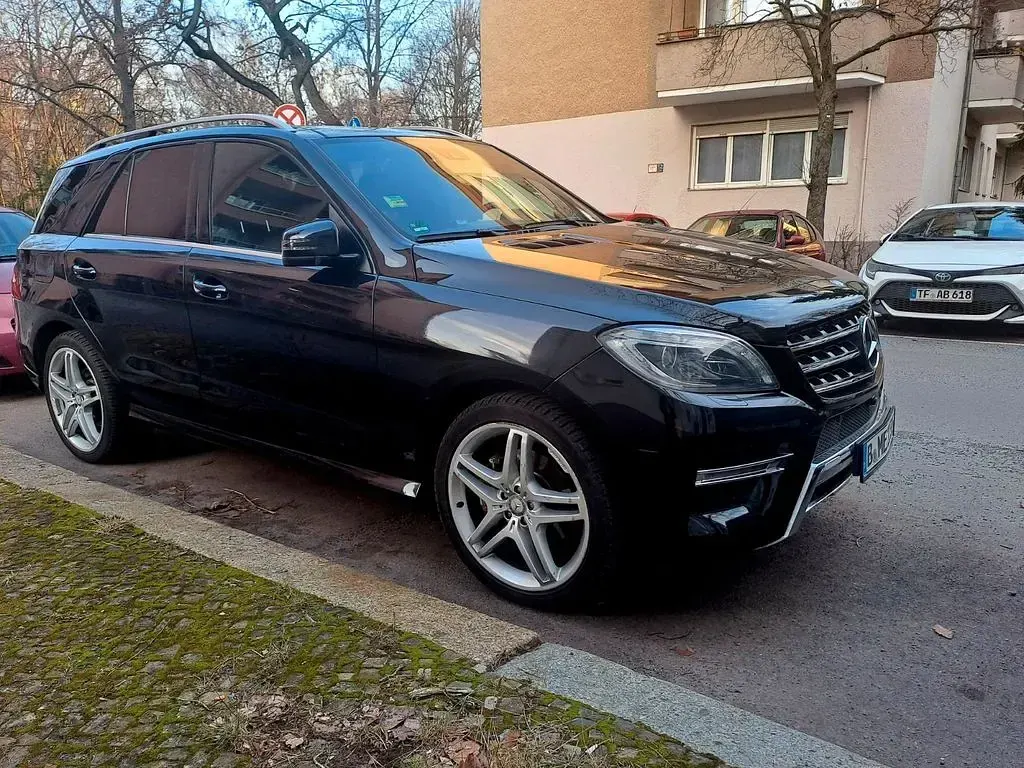 Gebraucht Mercedes ML350 258 PS (189 kW) 2013 Schwarz SUV