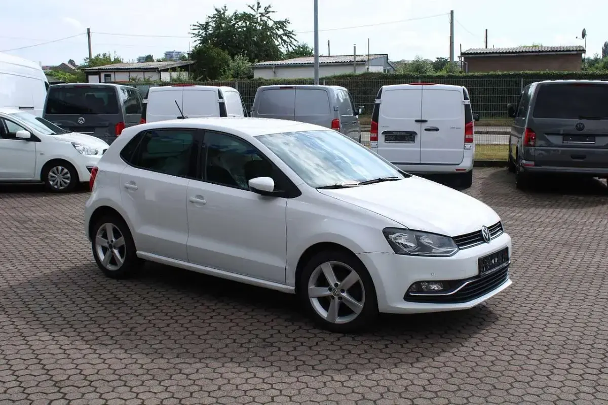 Gebraucht VW Polo Highline 90 PS (66 kW) 2015 Pure white Kleinwagen