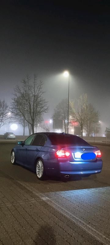 Gebraucht BMW 318 143 PS (105 kW) 2007 Blau Limousine