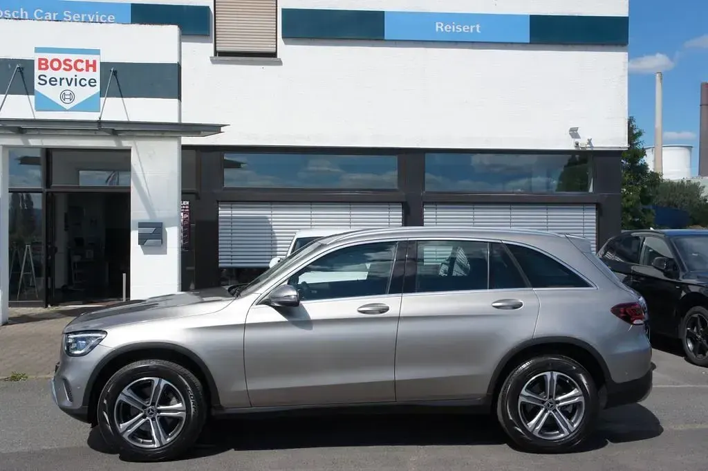 Gebraucht Mercedes GLC220 194 PS (142 kW) 2021 Mojavesilber SUV
