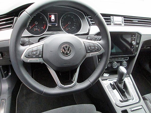 Gebraucht VW Passat Elegance 150 PS (110 kW) 2019 Grau metallic Kombi