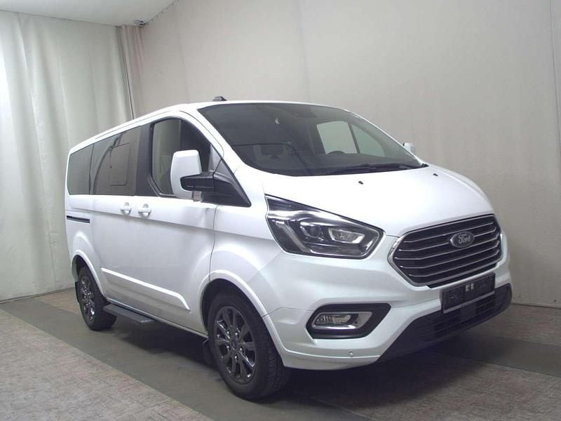 Gebraucht Ford Tourneo Custom Titanium 185 PS (136 kW) 2022 Weiss Van